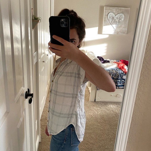 🌟Last Day on Posh🌟 soft grey plaid button up shirt - Picture 2 of 6